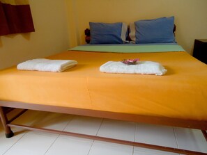 Blackout curtains, free WiFi - Baan Somtawin (Mae Hong Son)