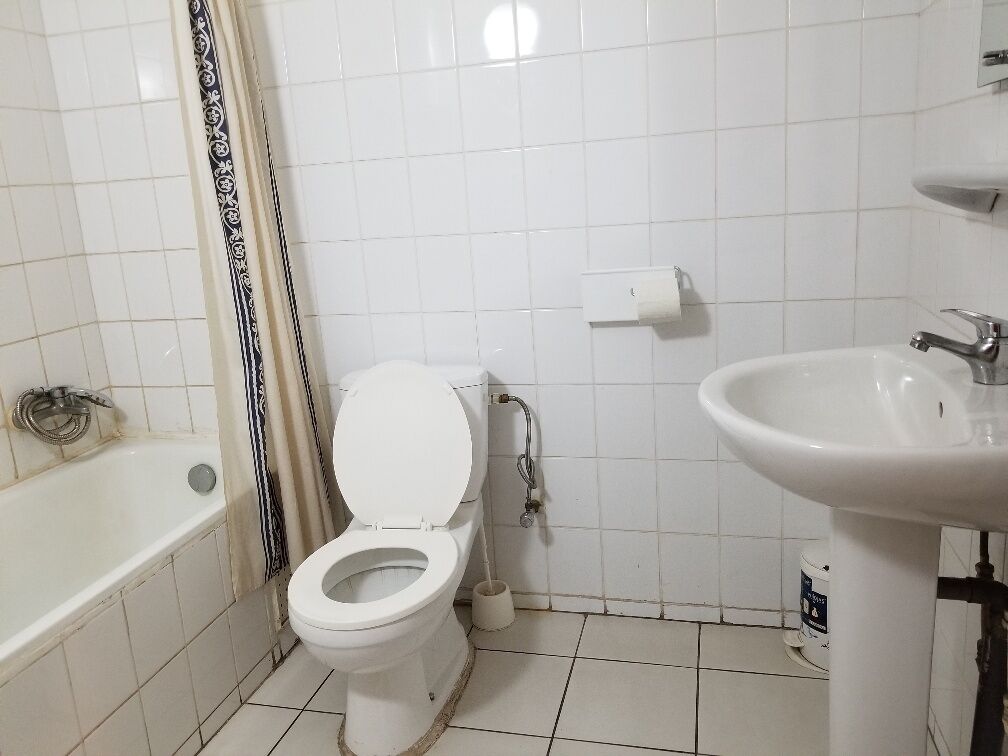 deep-soaking bathtub