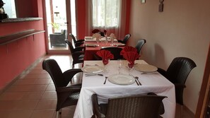 Breakfast, lunch, dinner served; French cuisine  - Résidence Saint-Jacques Brazzaville (Brazzaville)