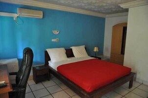 Blackout drapes, soundproofing, WiFi (free)