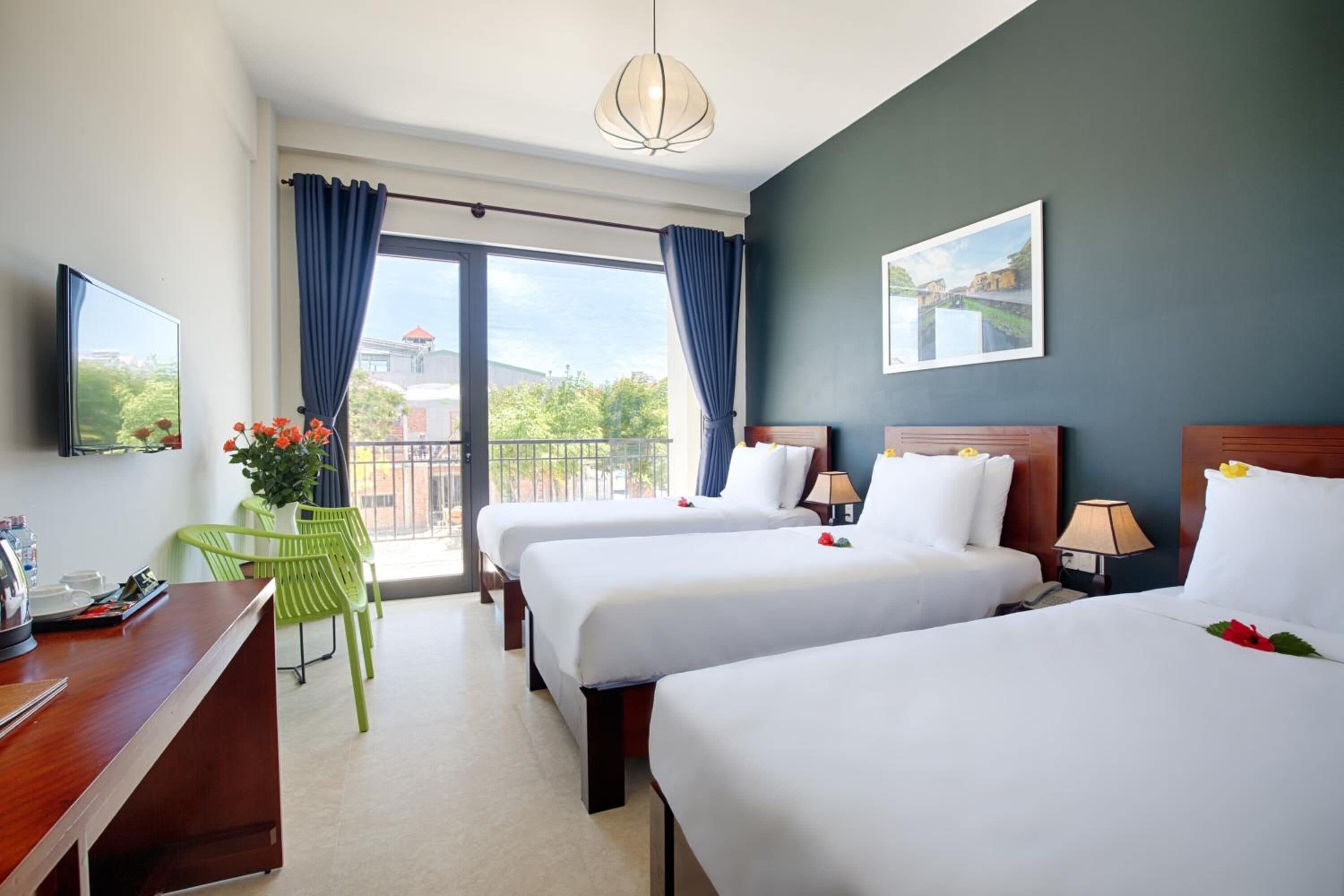 1 bedroom, egyptian cotton sheets, memory-foam beds, minibar