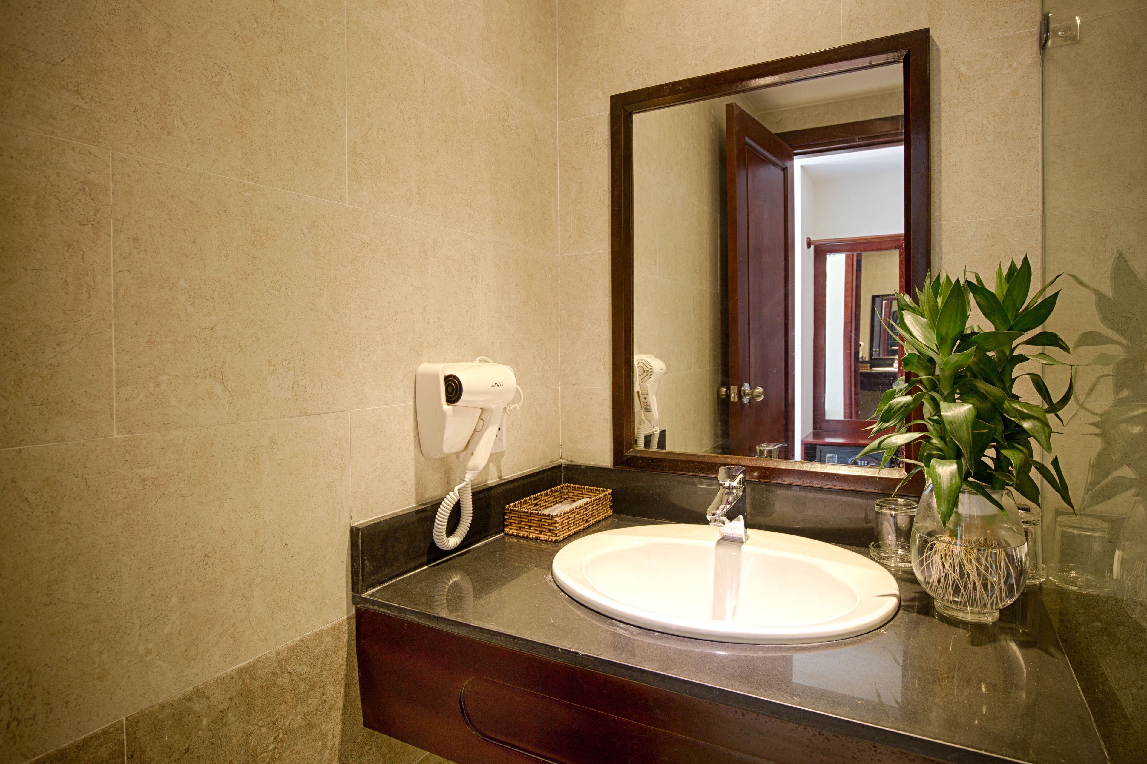 shower, hydromassage showerhead, designer toiletries, hair dryer