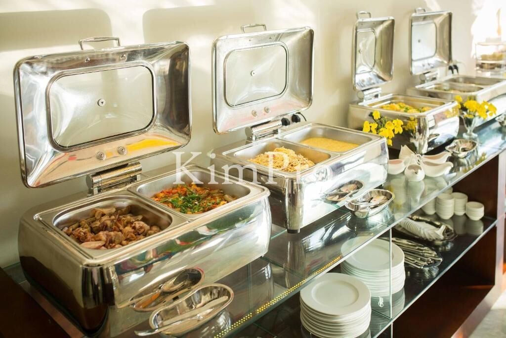 breakfast, lunch, dinner served; international cuisine