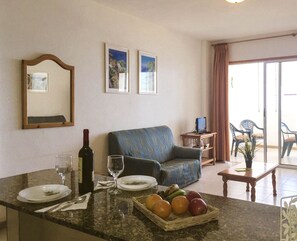 Apartment, 1 Bedroom | Living area