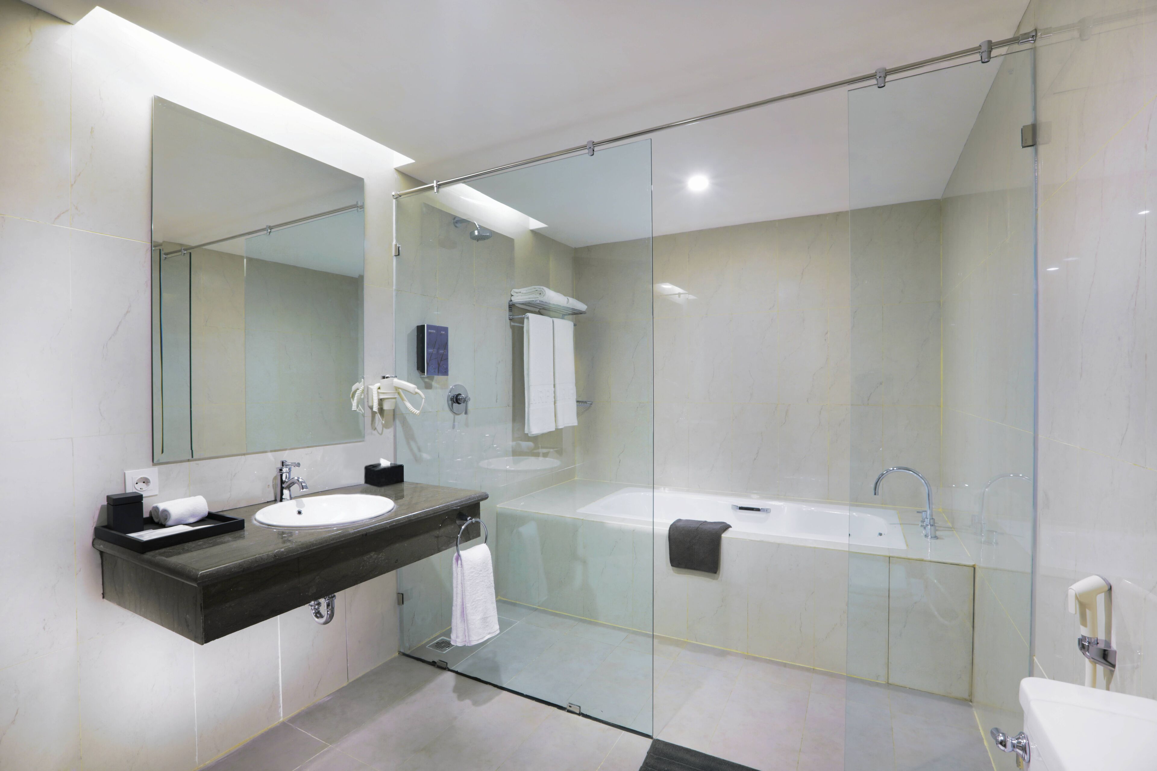 junior suite, 1 double bed | bathroom | shower, rainfall showerhead, free toiletries, hair dryer