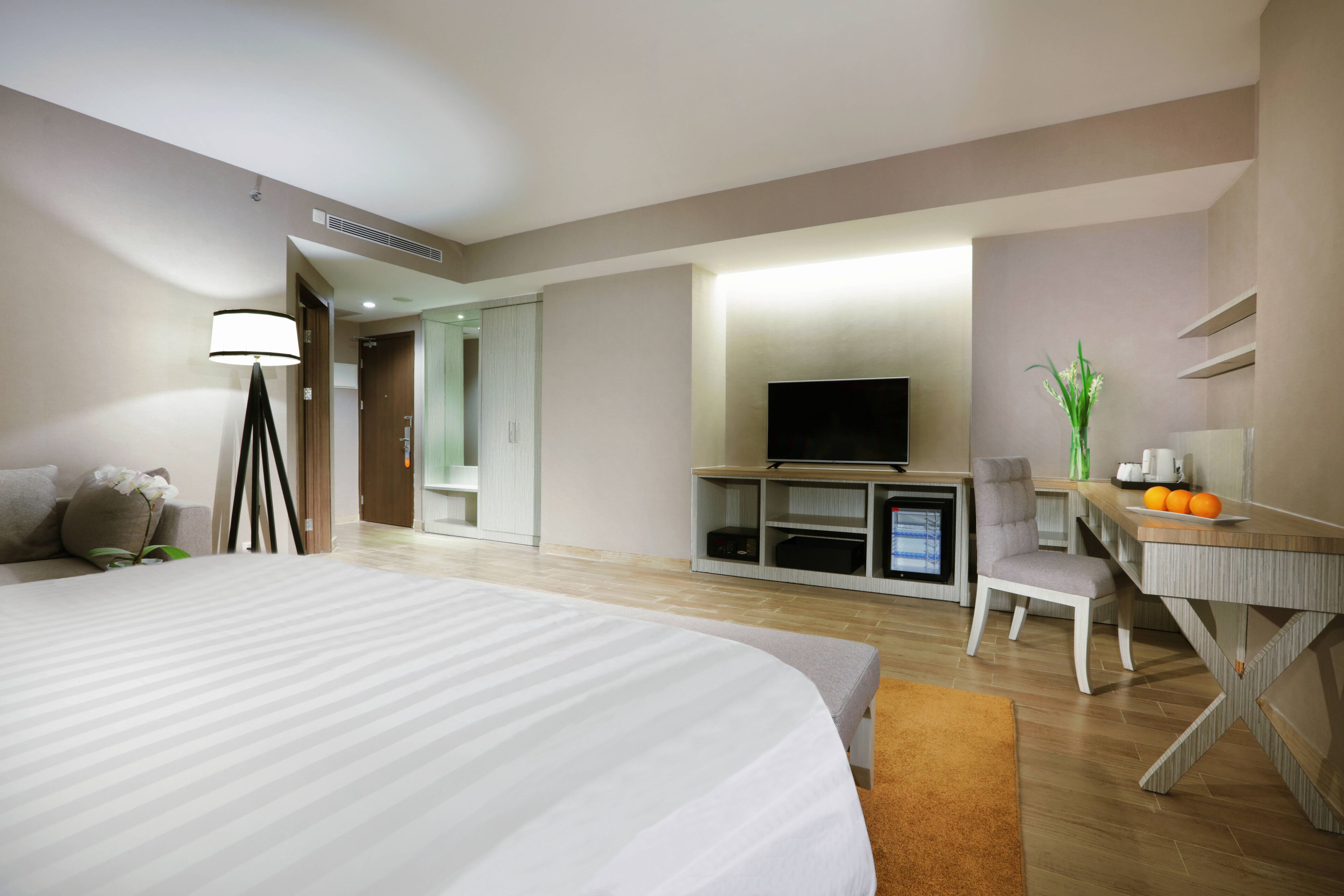 junior suite, 1 double bed | minibar, in-room safe, soundproofing, rollaway beds