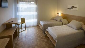 Phòng đôi hoặc 2 giường đơn, ban công | Bộ đồ giường cao cấp, minibar, két bảo mật tại phòng, bàn