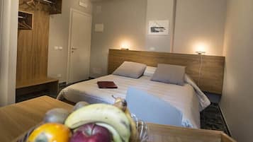 Hochwertige Bettwaren, Minibar, Zimmersafe, Schreibtisch