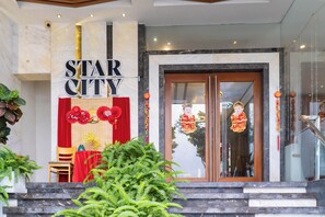 Property entrance - Star City Riverside Hotel by Haviland (Da Nang)