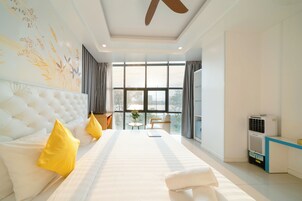 Ropa de cama de alta calidad, colchones con pillow-top y minibar