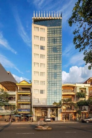 Front of property - evening/night - Star City Riverside Hotel by Haviland (Da Nang)