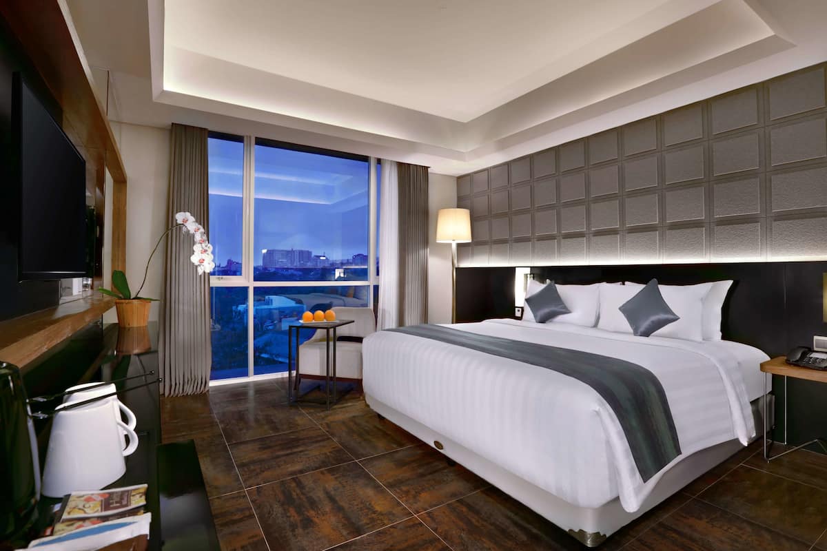 superior room | premium bedding, in-room safe, desk, iron/ironing board