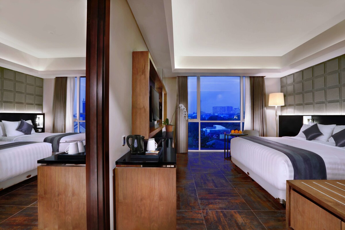 Premium bedding, in-room safe, desk, iron/ironing board (on request)