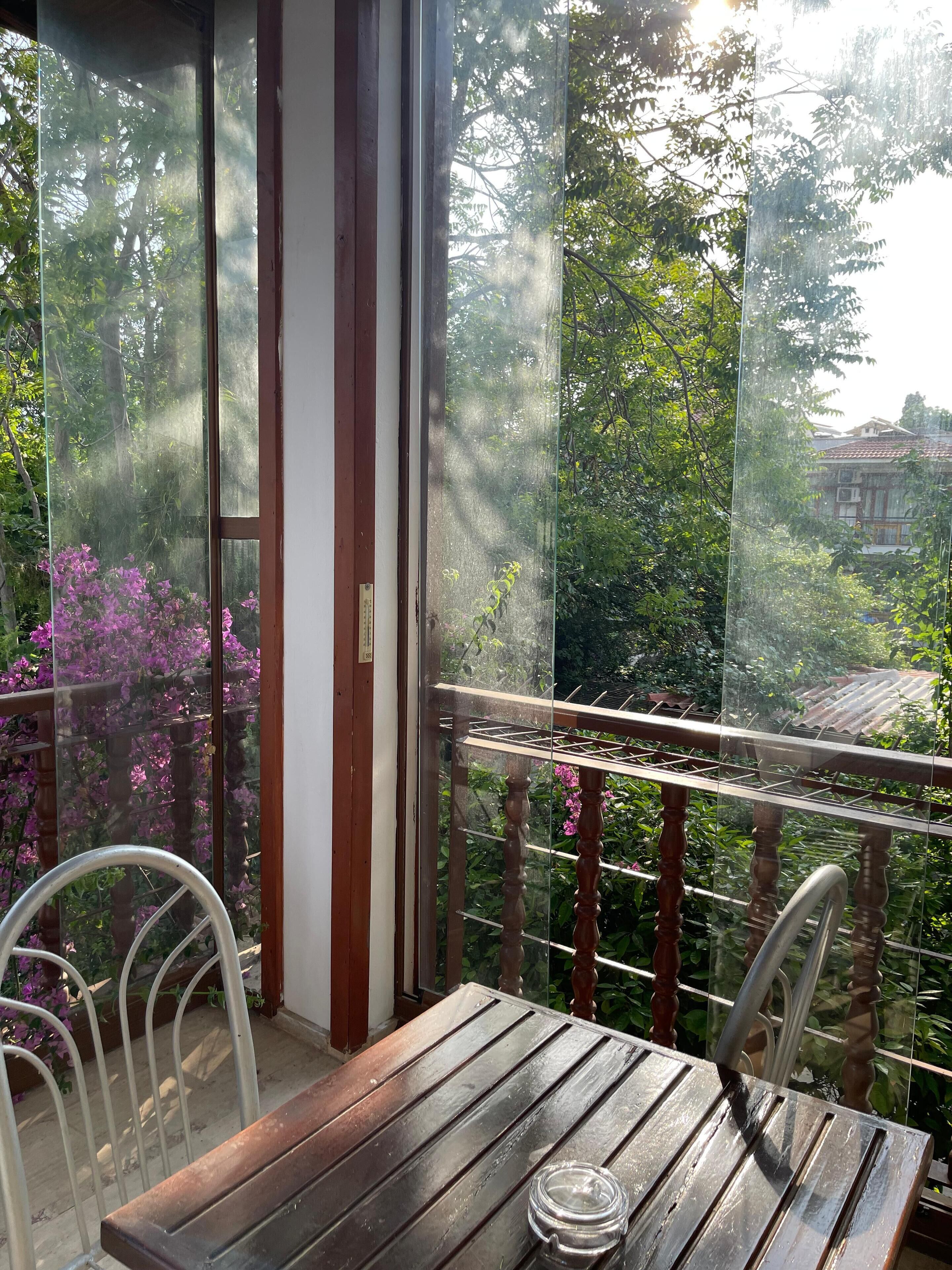 Habitación triple superior, 1 cama matrimonial y sofá cama, vista al jardín | Wifi gratis y ropa de cama 