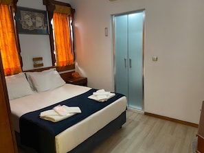 Free WiFi, bed sheets - Hotel Karyatit Kaleiçi (Antalya)