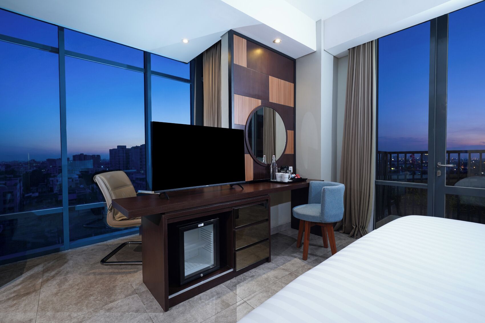 Smart Deluxe Room | Brankas, meja kerja, Wi-Fi gratis, dan seprai linen