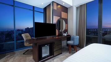 Smart Deluxe Room | Brankas, meja kerja, Wi-Fi gratis, dan seprai linen