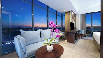 Smart Deluxe Room | In-room safe, desk, free WiFi, bed sheets