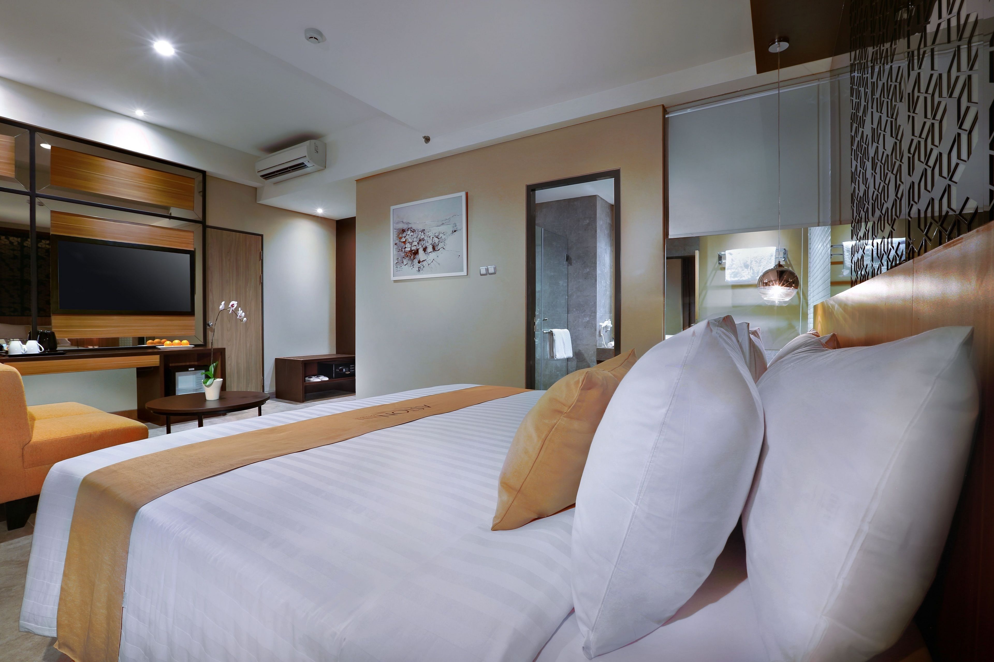 aston suite | in-room safe, desk, free wifi, bed sheets
