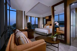 Deluxe Room | In-room safe, desk, free WiFi, bed sheets