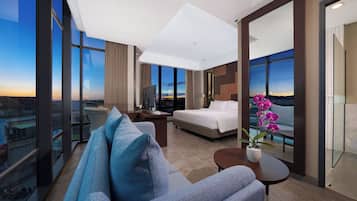 Smart Deluxe Room | In-room safe, desk, free WiFi, bed sheets