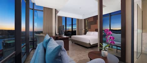 Smart Deluxe Room | In-room safe, desk, free WiFi, bed sheets