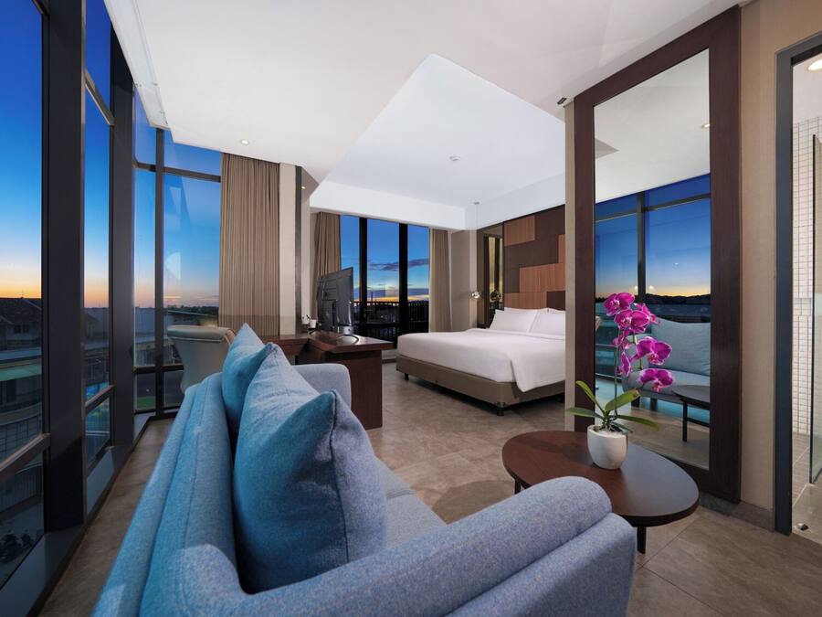 Rom (Smart Deluxe Room) | Safe på rommet, skrivebord, wi-fi (inkludert) og sengetøy