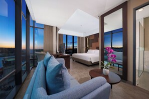 Smart Deluxe Room | Brankas, meja kerja, Wi-Fi gratis, dan seprai linen