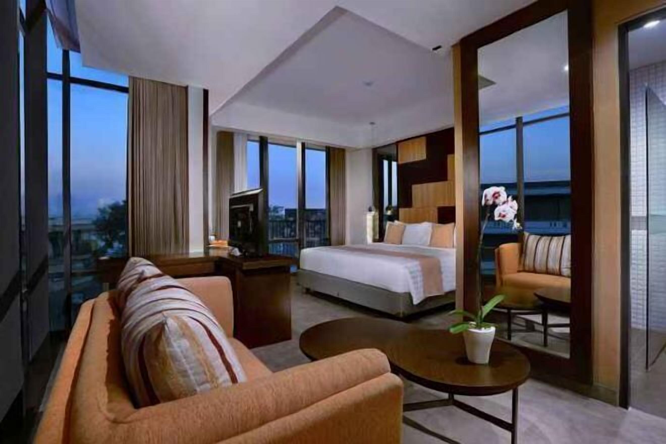 In-room safe, desk, free WiFi, bed sheets