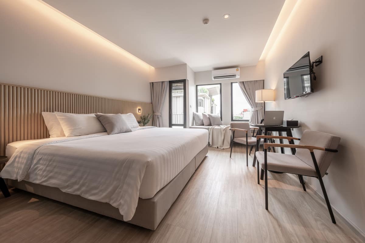 Escape (Building B) | In-room safe, laptop workspace, blackout drapes, WiFi