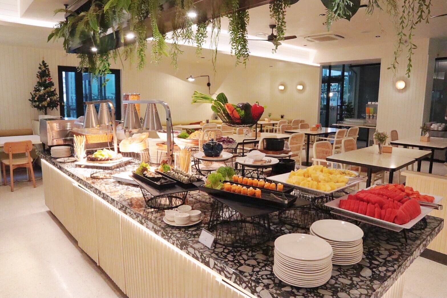 Café da manhã com buffet todos os dias mediante uma taxa