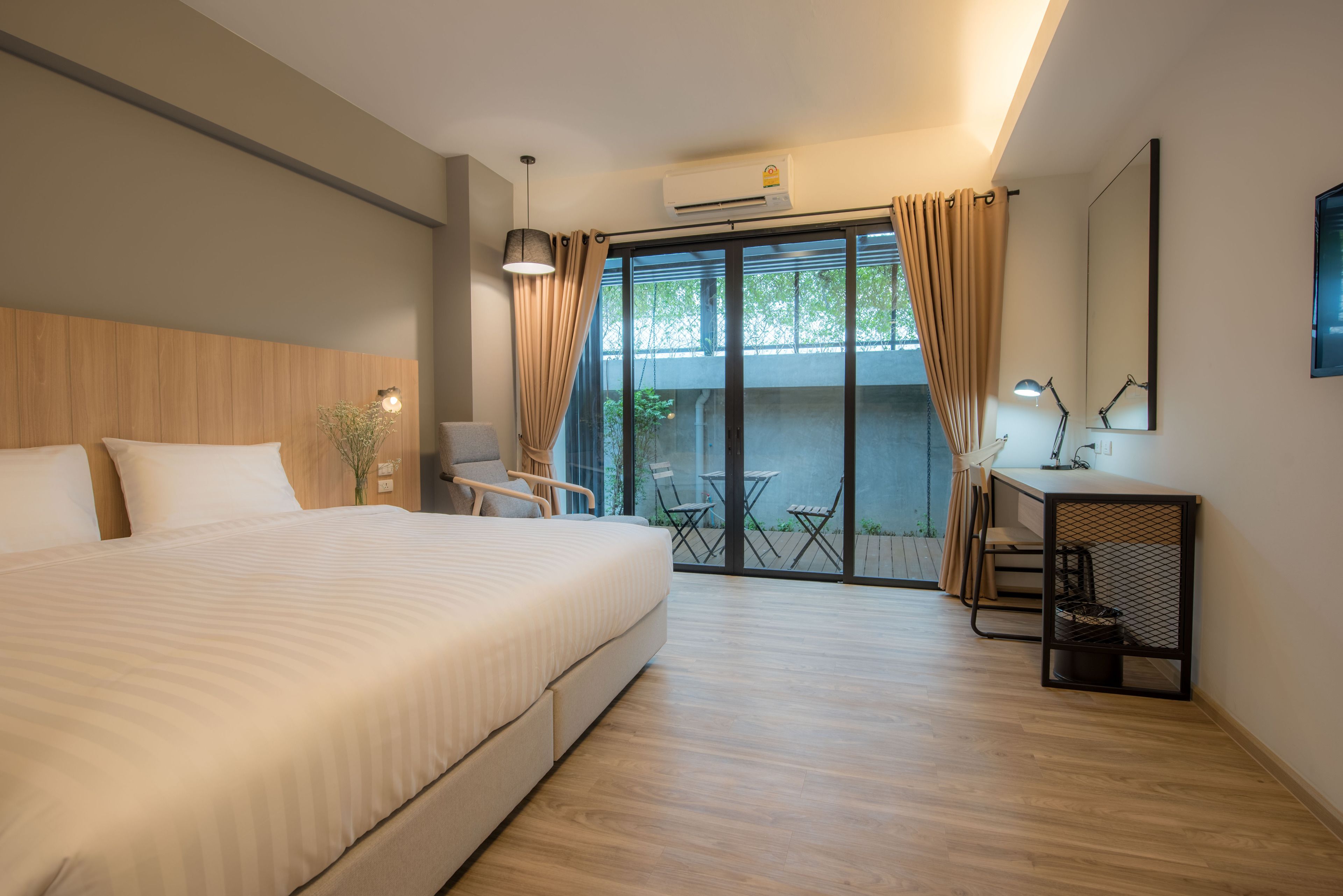 garden room (building a) | 1 bedroom, in-room safe, laptop workspace, blackout curtains