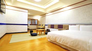 Deluxe Double Room | Free WiFi, bed sheets