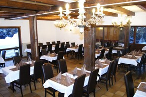 Breakfast and dinner served - Auberge de Violaine (Monetier-les-Bains)