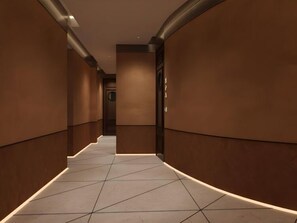 Couples treatment rooms, sauna, hot tub, steam room, body treatments