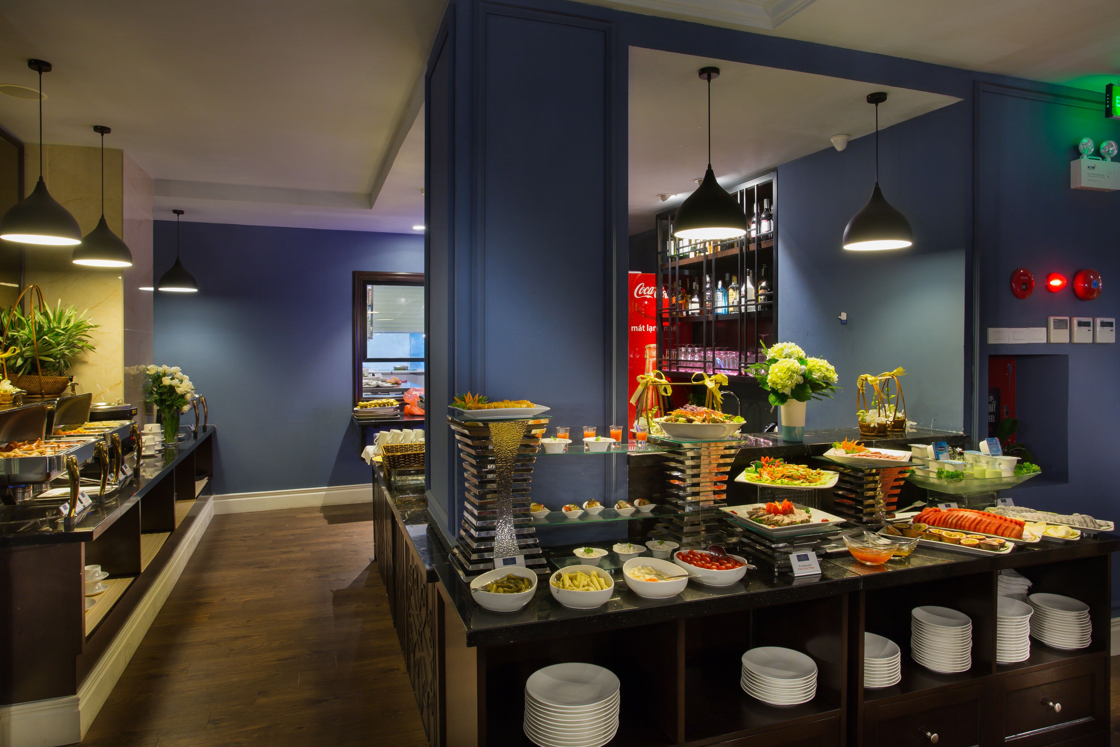 daily buffet breakfast (vnd 400000 per person)