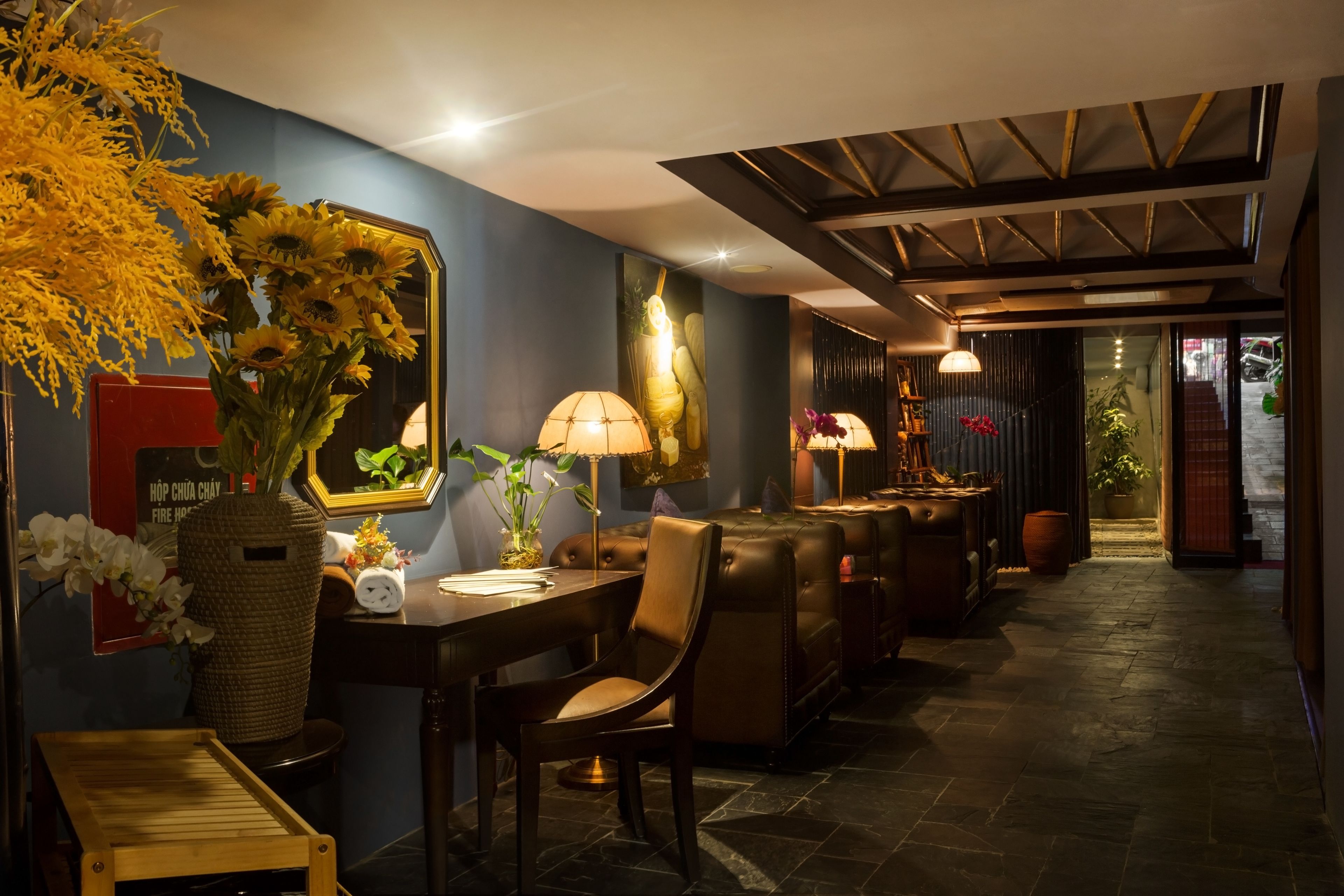 couples treatment room(s), body treatments, hot stone massages