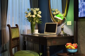 Premier Suite Old Quarter View Free 02 Minibar Items, 04 Laundry Items Per Stay | 고급 침구, 오리/거위털 이불, 메모리폼 침대, 미니바
