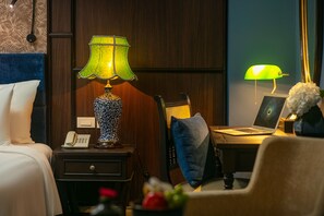 Centre d’affaires dans la chambre