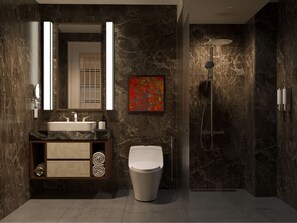  Gallery Suites Panorama View | Bathroom | Designer toiletries, hair dryer, bathrobes, slippers