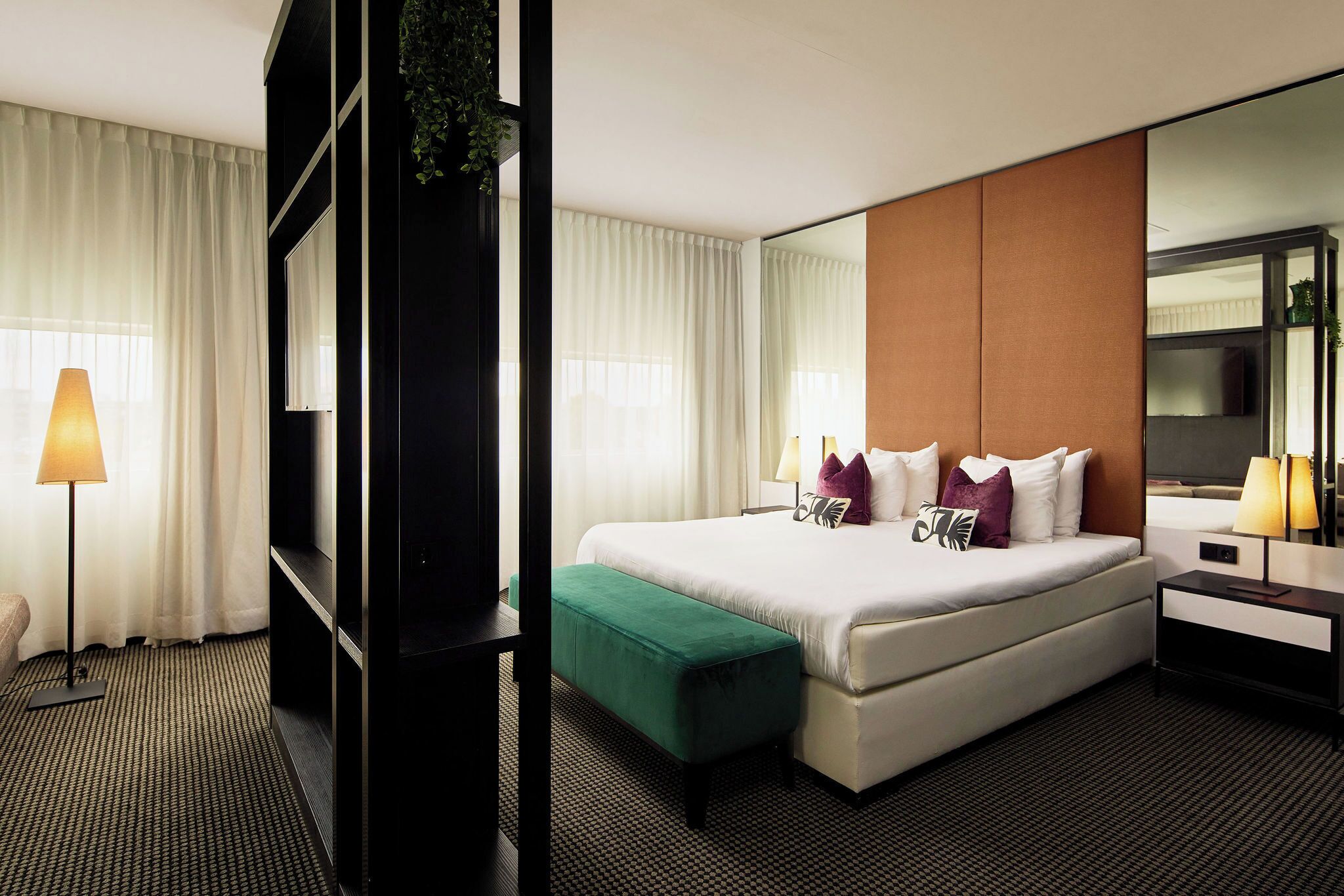 Presidential Suite | Minibar, in-room safe, desk, blackout drapes