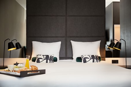 Superior Room | Minibar, in-room safe, desk, blackout drapes