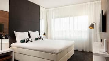 Economy Single Room | Minibar, in-room safe, desk, blackout drapes