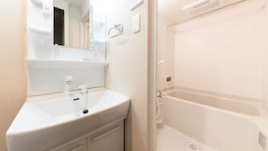 Triple Room | Bathroom - MUSUBI KYOTO Orient Gojozaka (Kyoto)