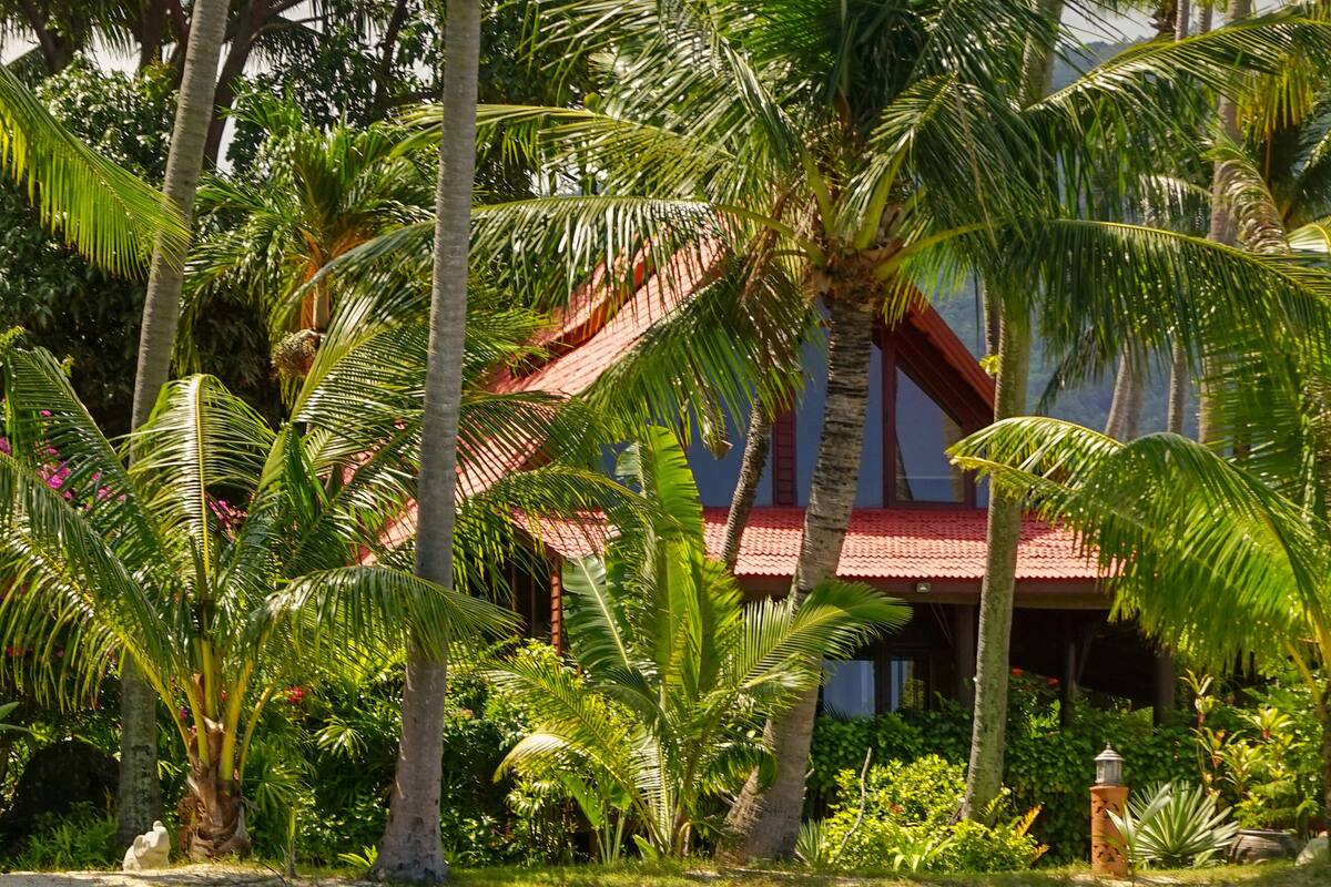 Classic Villa, 2 Bedrooms, Terrace, Beachfront