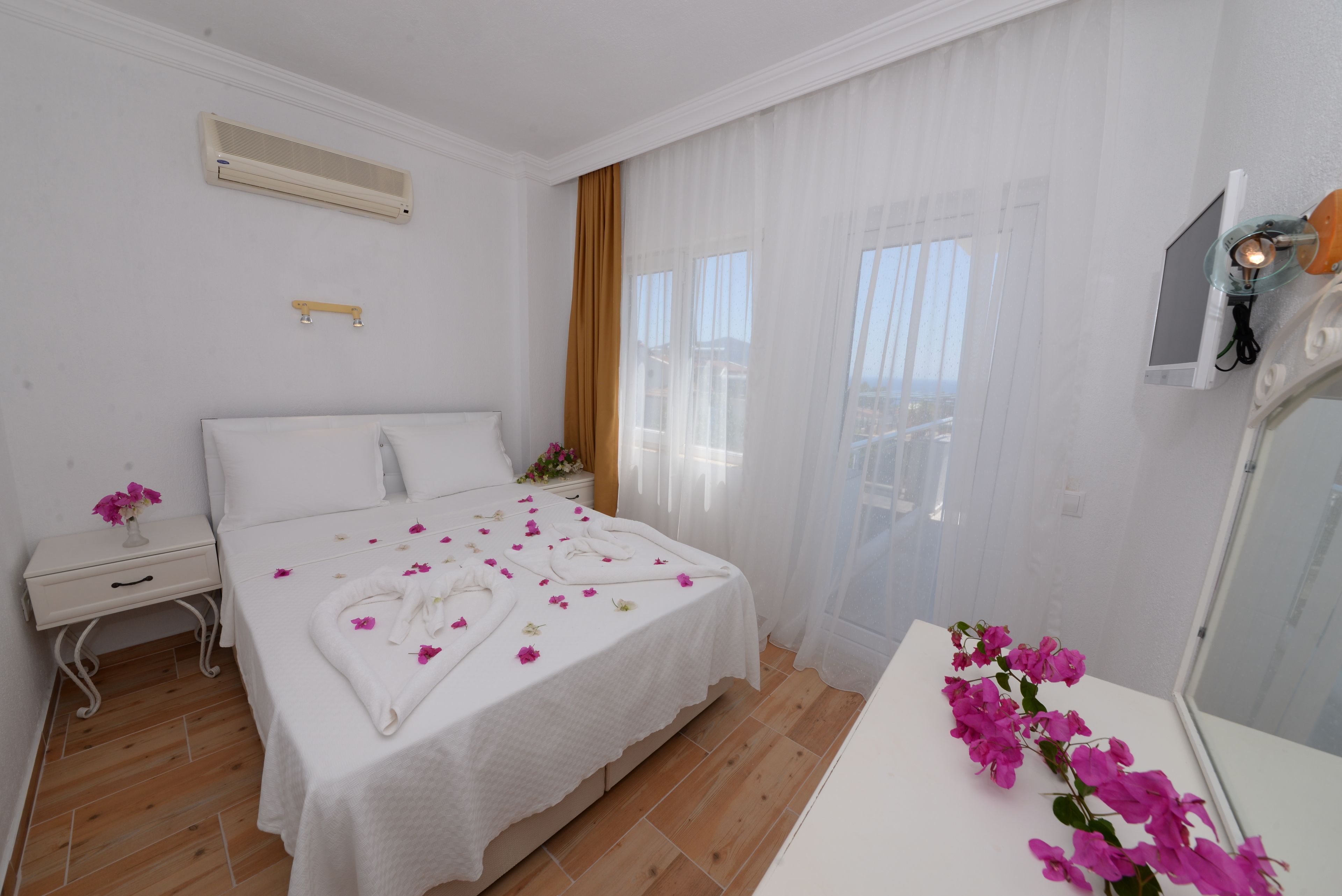 Habitación doble estándar, vista al mar | Escritorio, wifi gratis y ropa de cama 