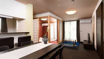 Executive Studio | Living area | Flat-screen TV