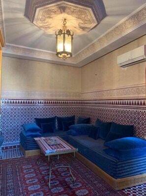 Junior Quadruple Room | Living area | Flat-screen TV