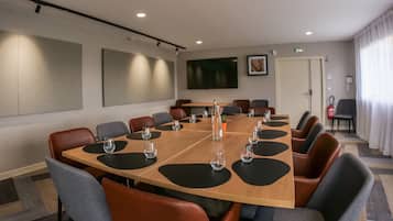 Ze serveren er lunch en diner