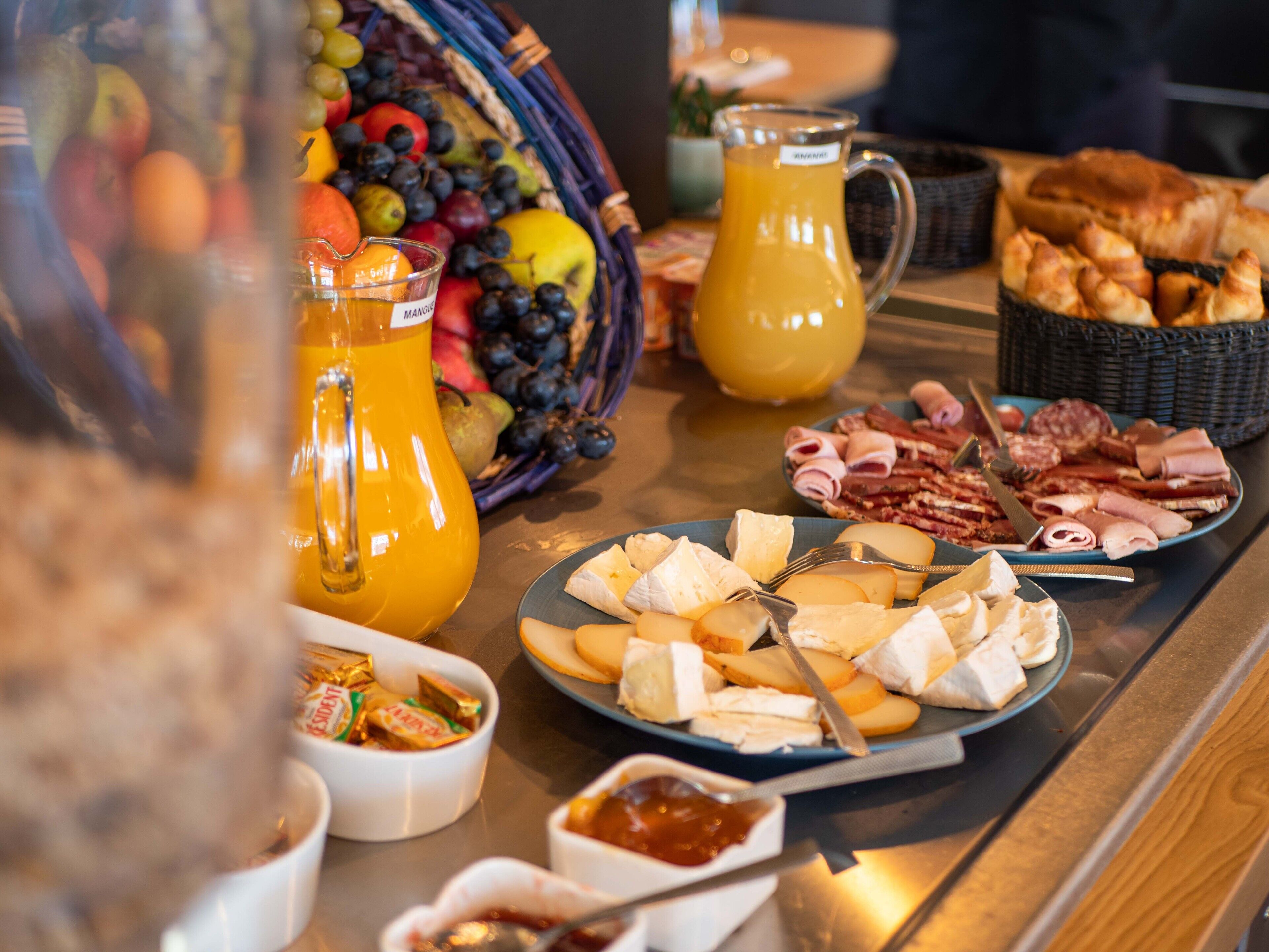 daily buffet breakfast (eur 11.00 per person)